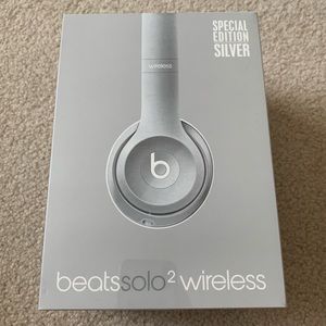 NWT Beats Solo2 Wireless Headphones - SE Silver